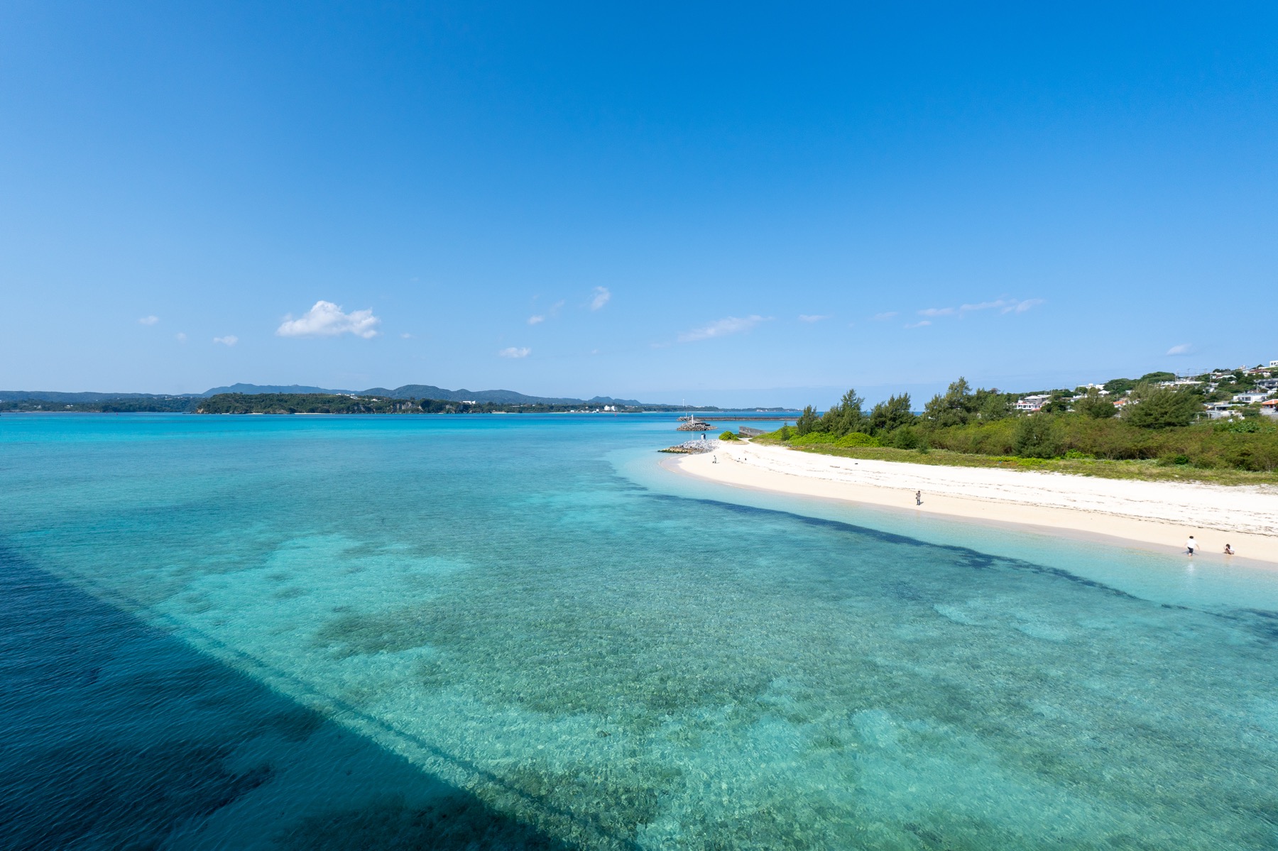 沖縄の青い海